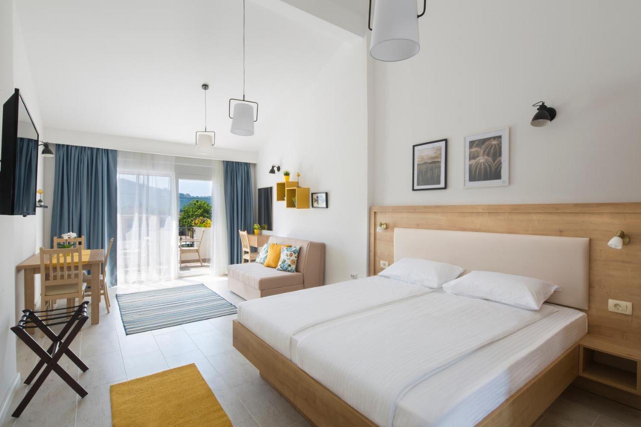 Appartement met Uitzicht op het Zwembad 