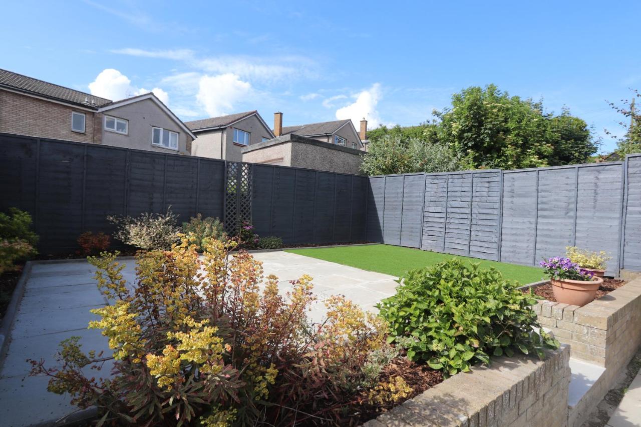 Dunfermline - Luxury 3 bedroom 2 bathroom detached house with garden - B&B
