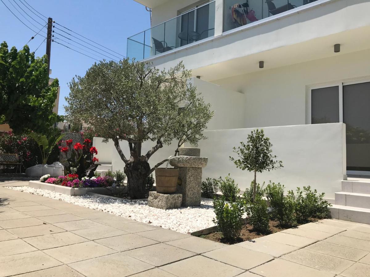 One-Bedroom Apartment with Inland View (First Floor)