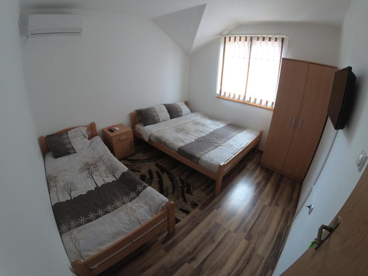 Camera Tripla con Bagno in Comune