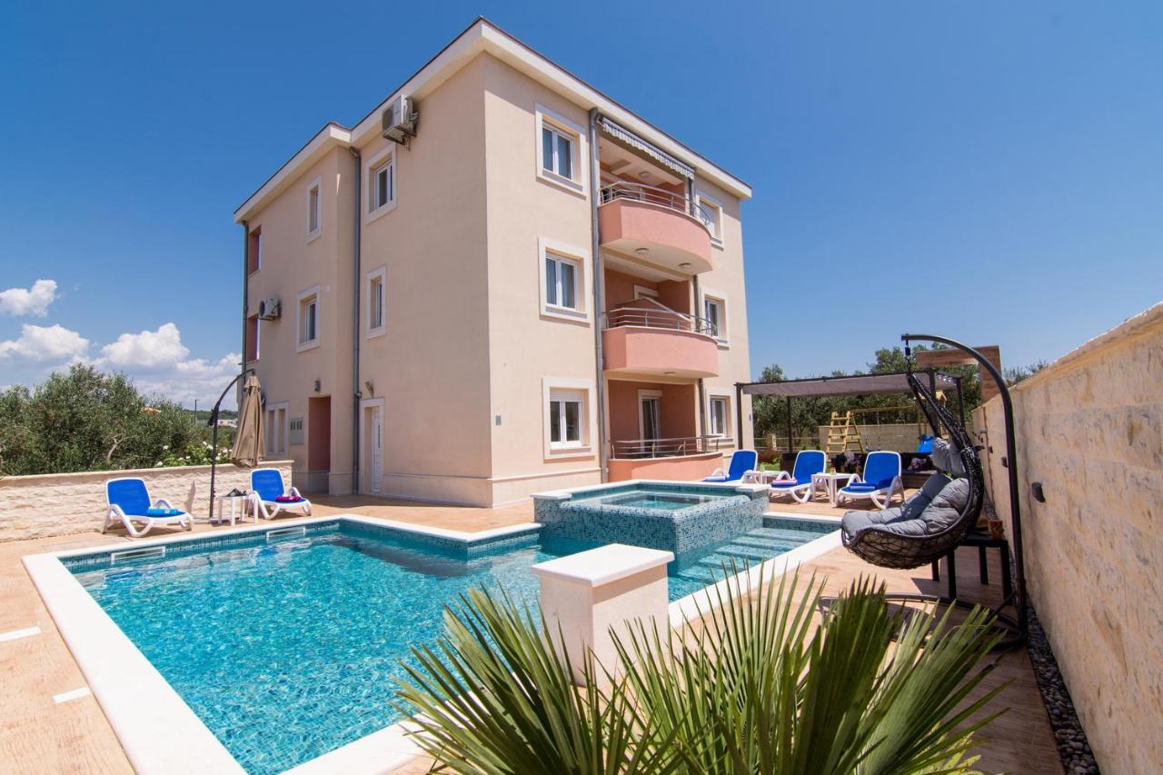 Apartment mit Balkon