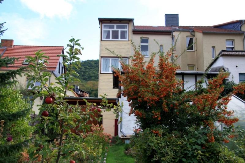 B&B Thale - Ferienwohnungen Vier Jahreszeiten - Bed and Breakfast Thale