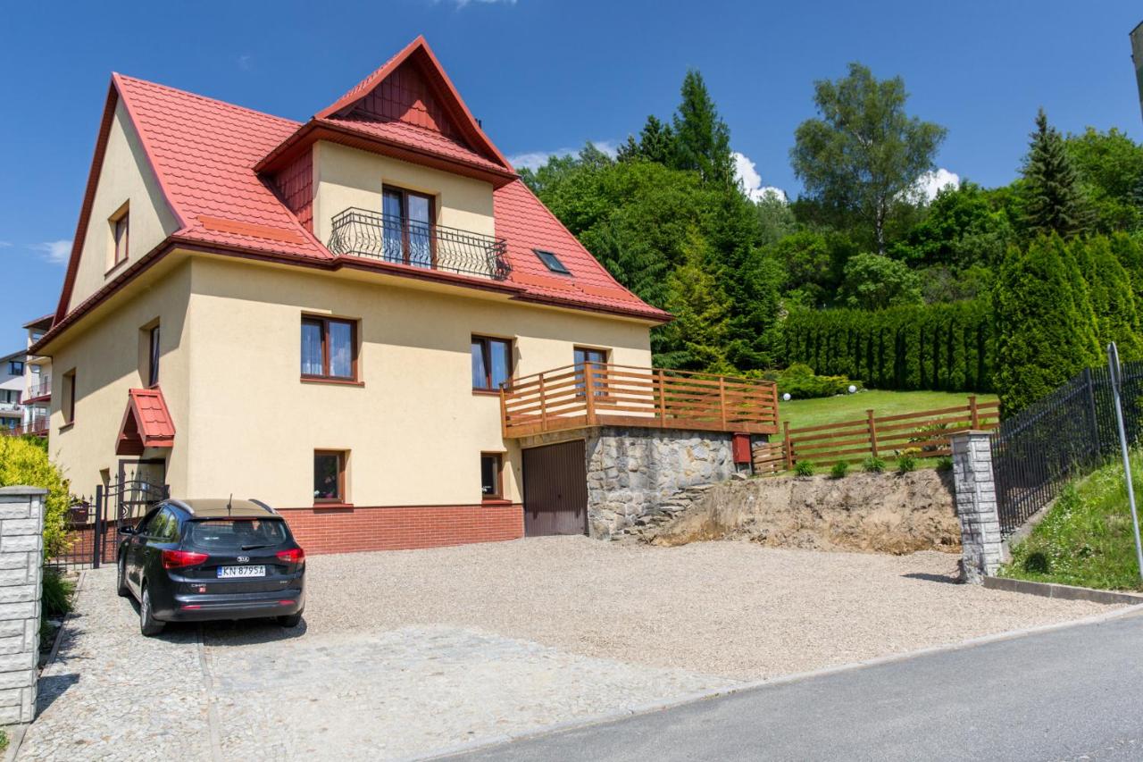 Willa pod Zegarem - w cenie Parking, szybkie Wifi, duzy ogrod, wiata grilowa! - Chambres d'hôtes Krynica-Zdrój