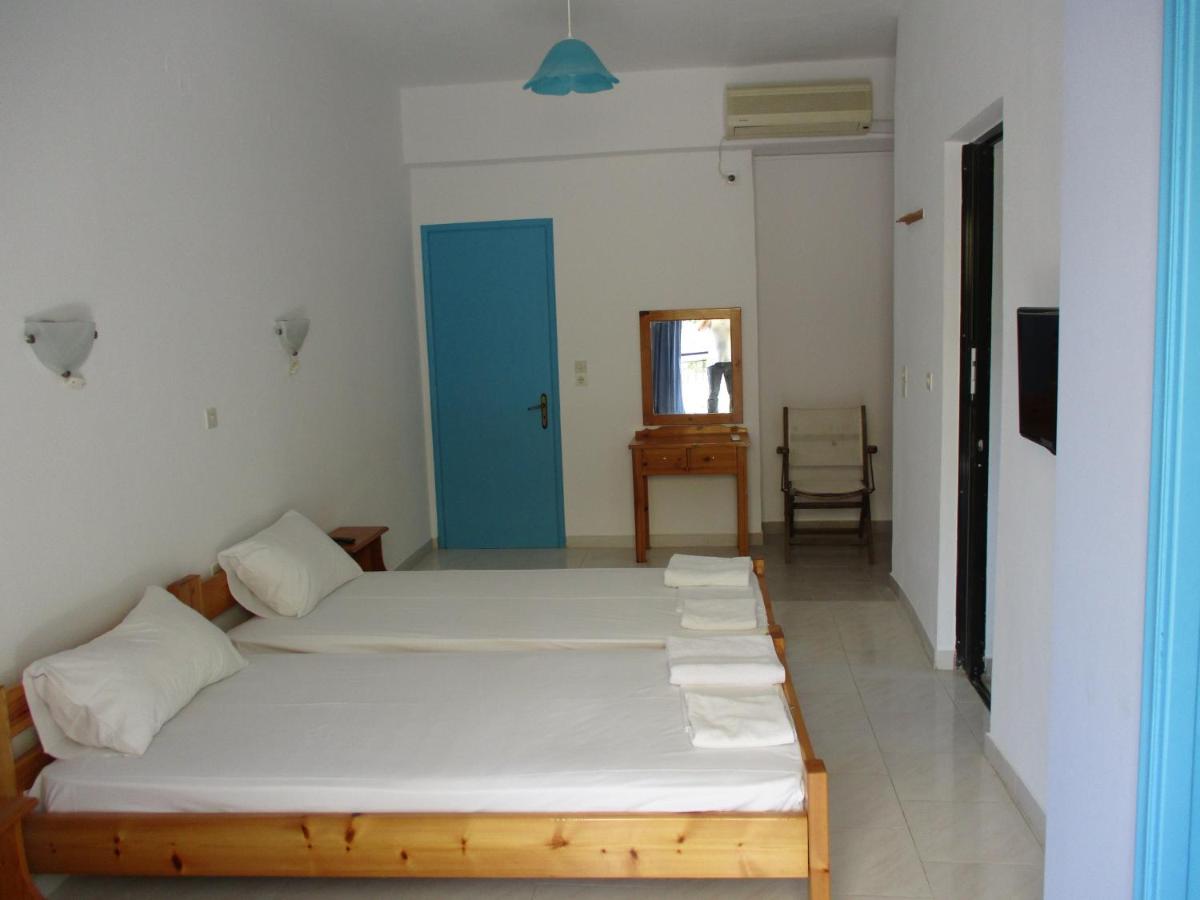 Standard Zimmer mit 2 Einzelbetten und Sofa