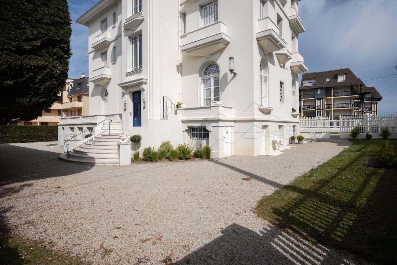 Villa St Laurent - Bel appartement refait à neuf à 50 m de la Plage - B&B Cabourg