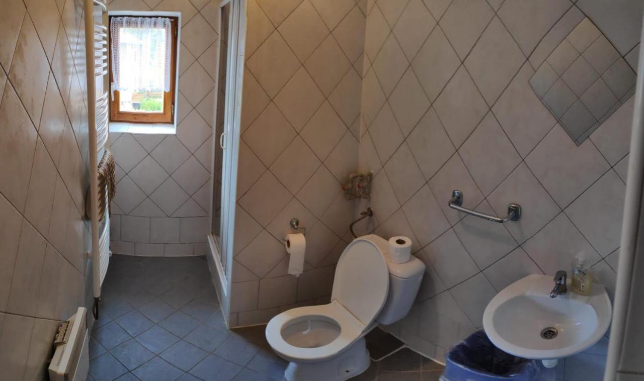 Habitación Doble con baño - 2 camas