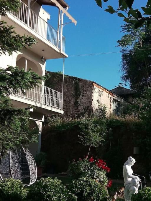 Apartment Adriana - B&B Karyófyto