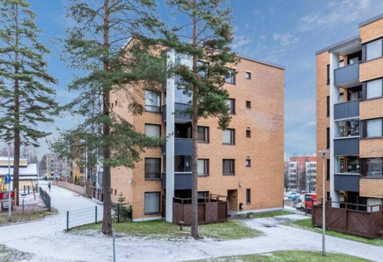 Kaunis valoisa 3 krs pikkukaksio Vantaa Koivukylä - B&B
