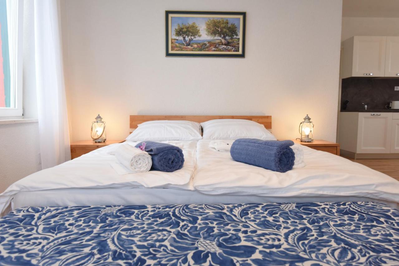 Digital Nomads Package - Studio Apartment with Free Airport Shuttle & Laundry Service
