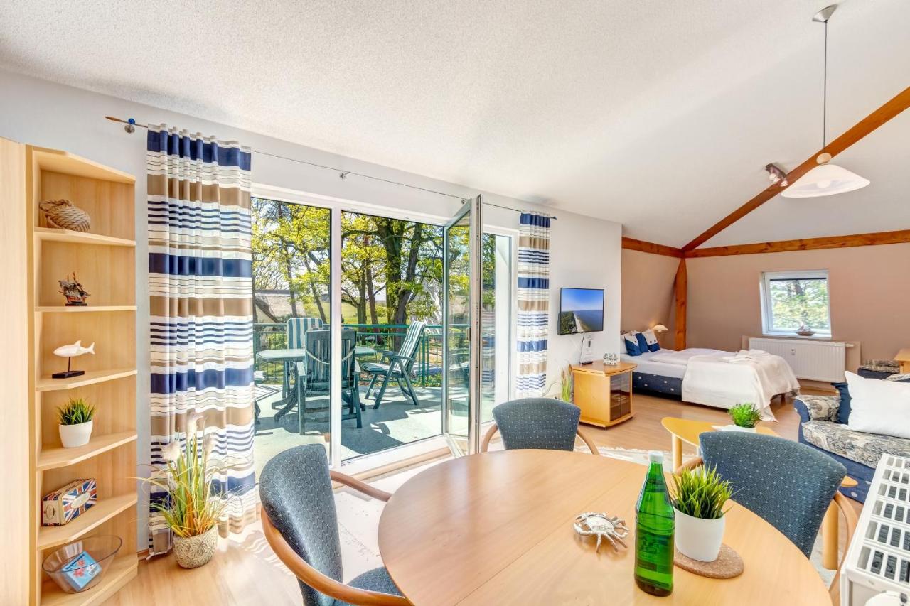 Apartment with Lake View