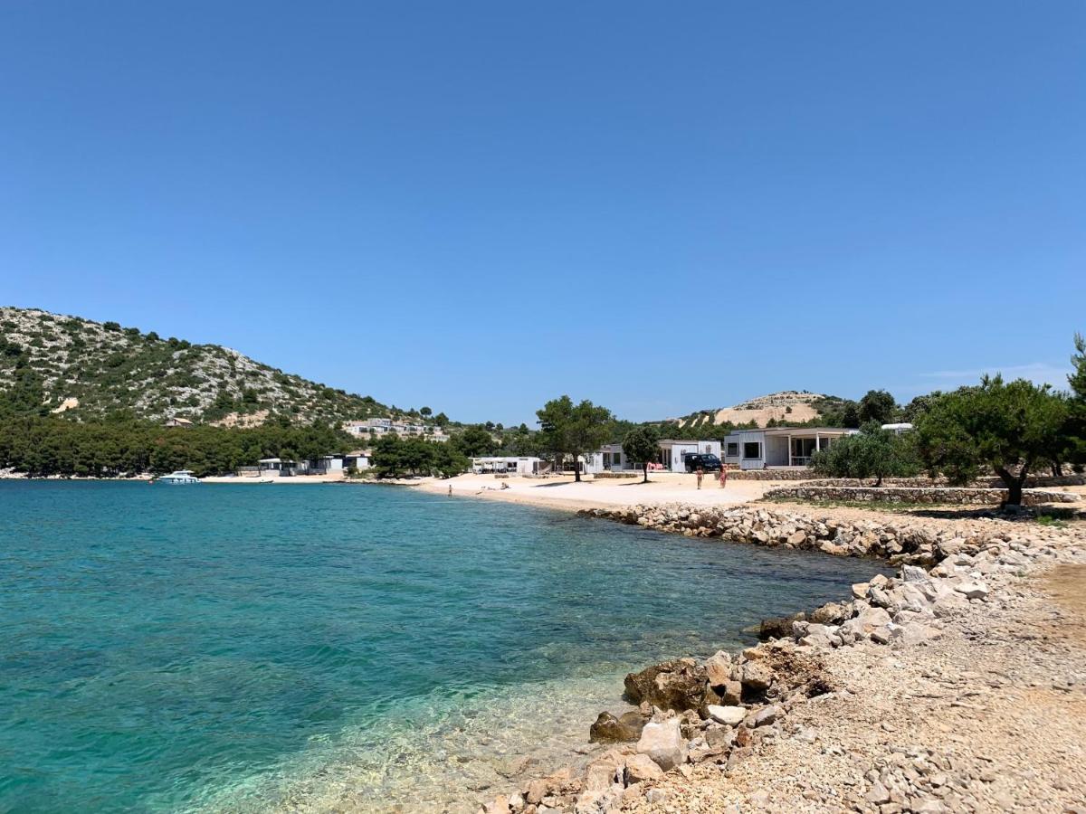 Buqez Eco Resort - calm beach house 17 - Bed and Breakfast