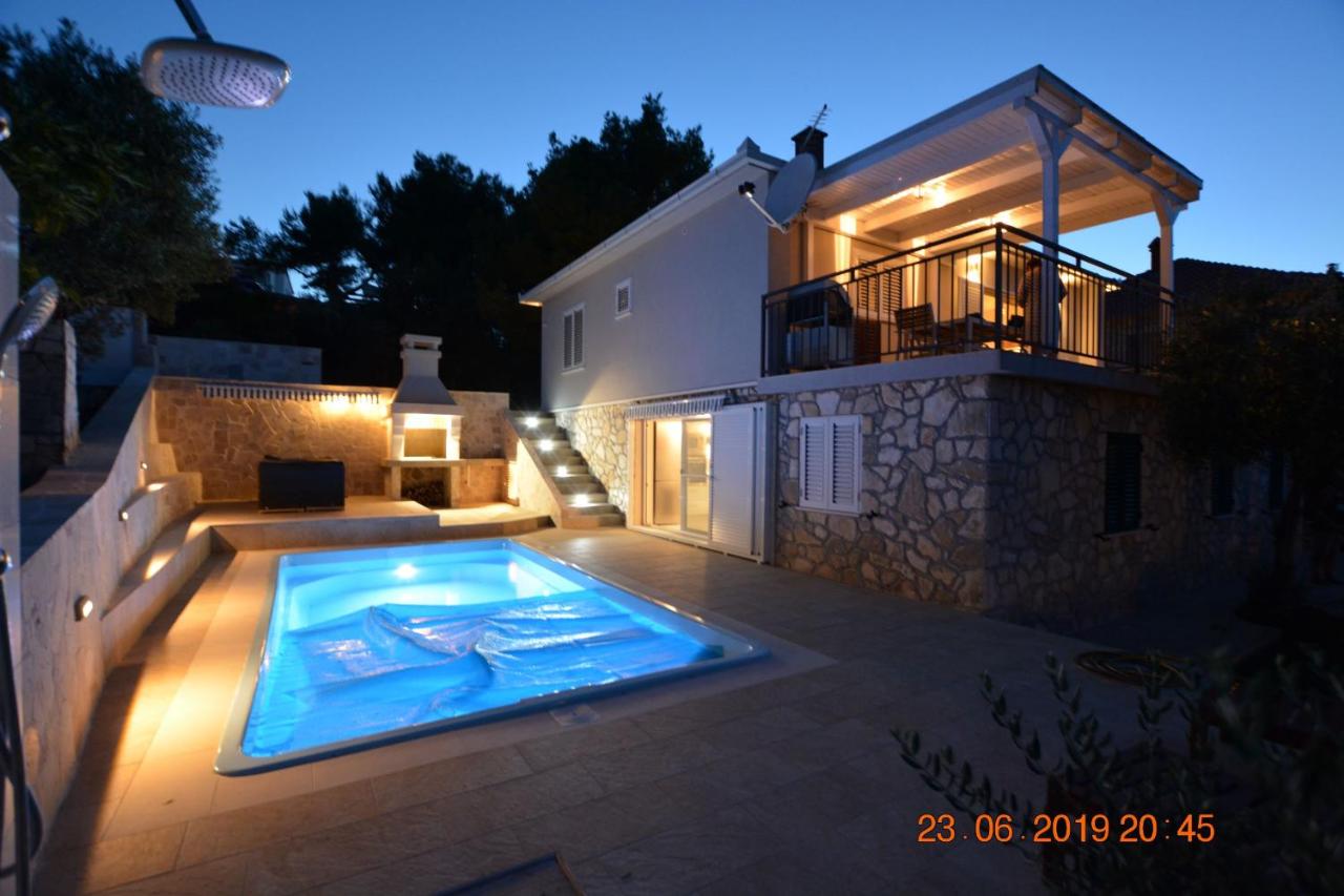 B&B Rogač - Sealodge - Luxe Villa, private pool, mooring, parking, sea & mountain view, at 150 m from idyllic private beach - Bed and Breakfast Rogač