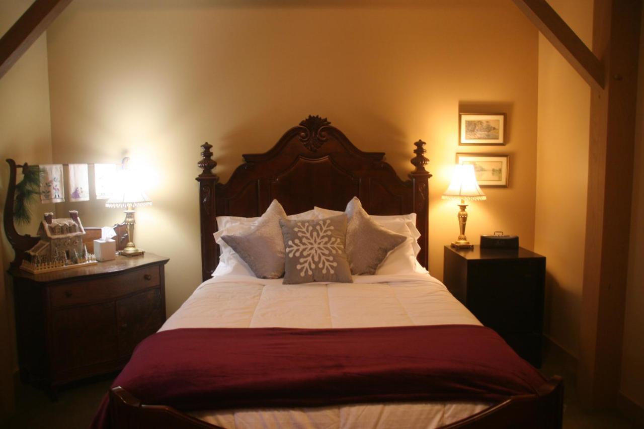 Deluxe King Suite with Patio