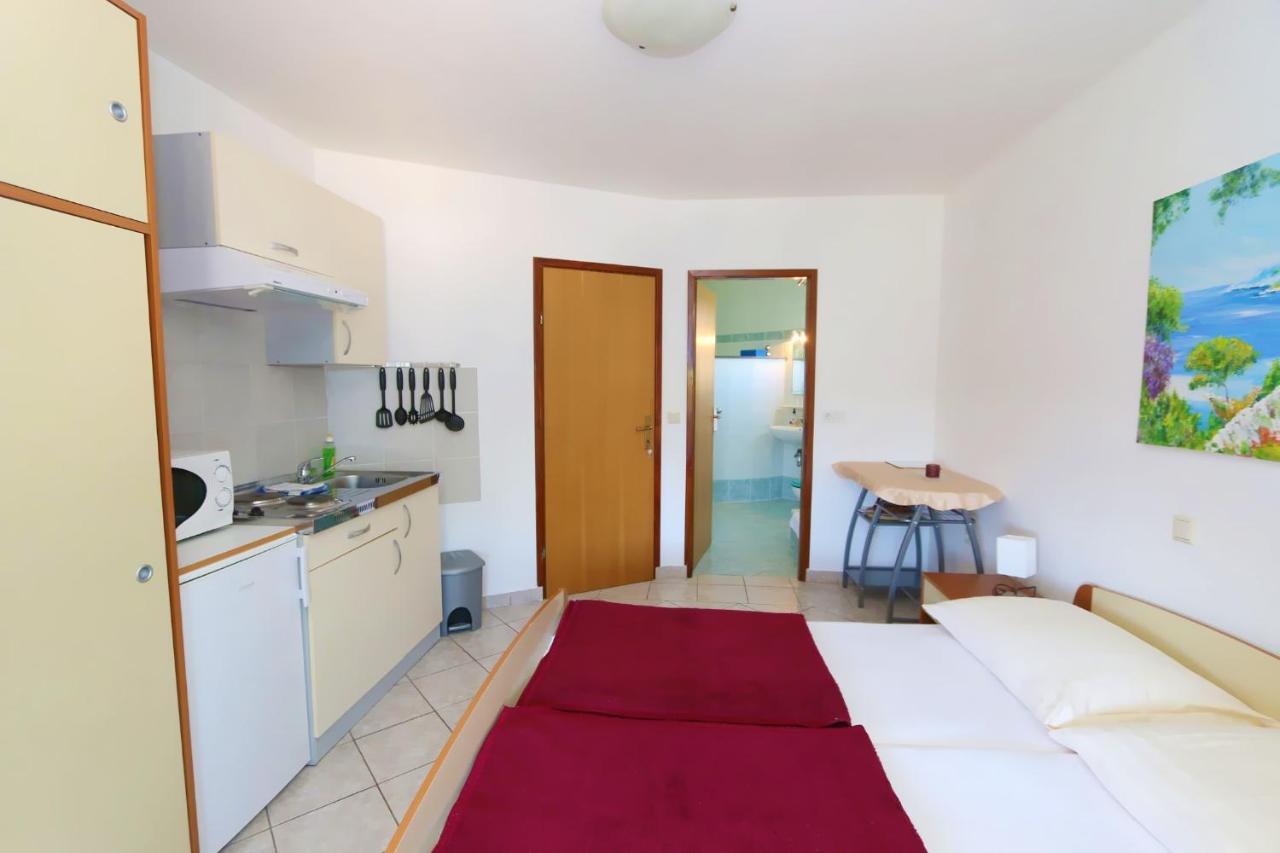 Estudio con balcón