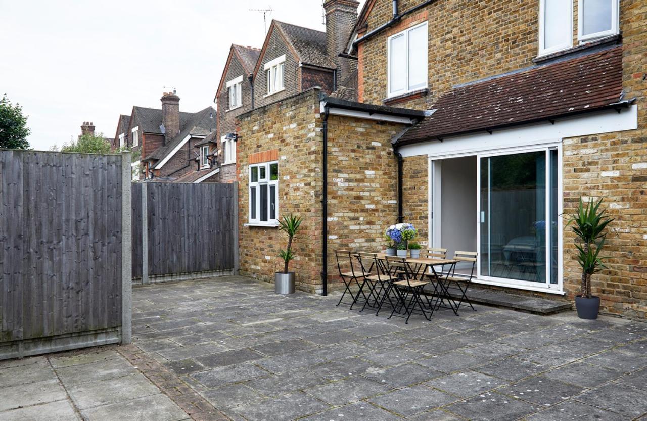Aisiki Living at Alexandra Road, 2-Bedroom & 2-Bathroom with King or Twin Beds with Free WiFi and Parking Space - B&B Watford