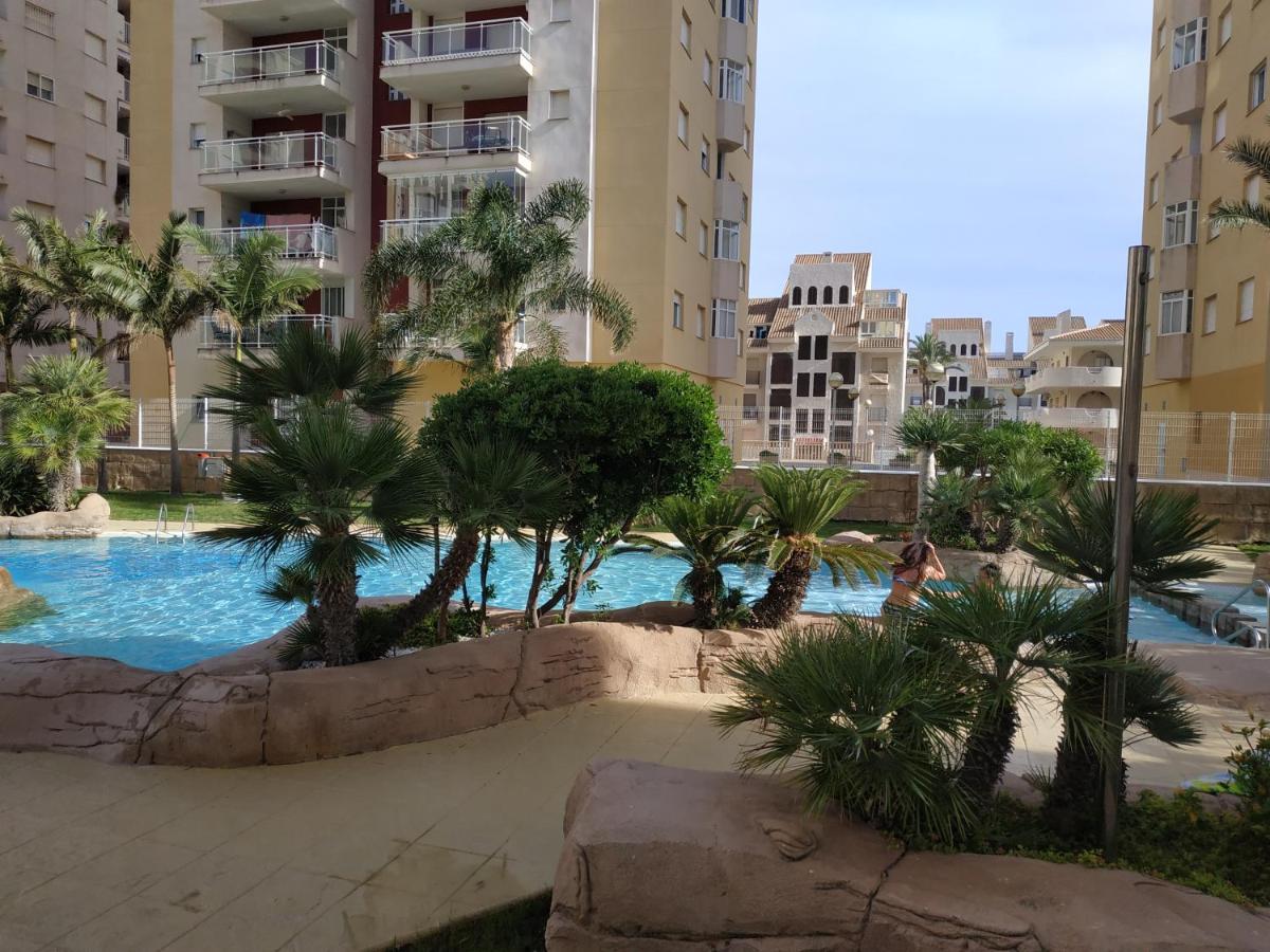 Apartamento con plaza de garaje en Urbanización las Góndolas - Chambres d'hôtes La Manga del Mar Menor
