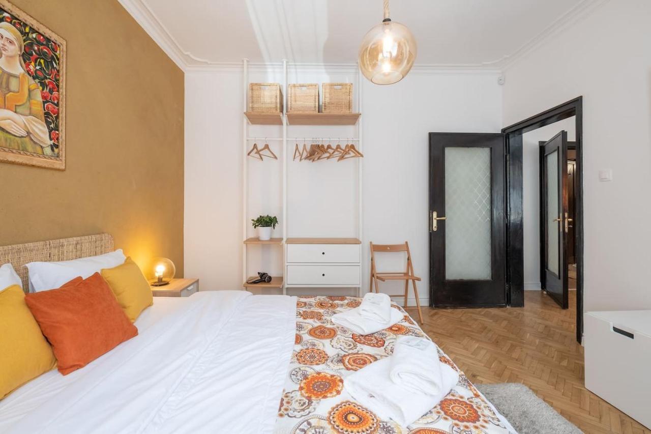 Sophisticated Gem with Private parking - B&B