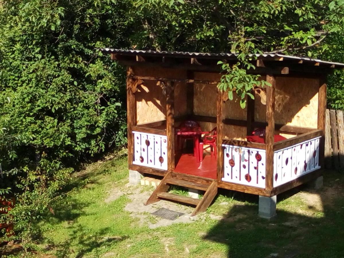 Dreibettzimmer mit Bergblick