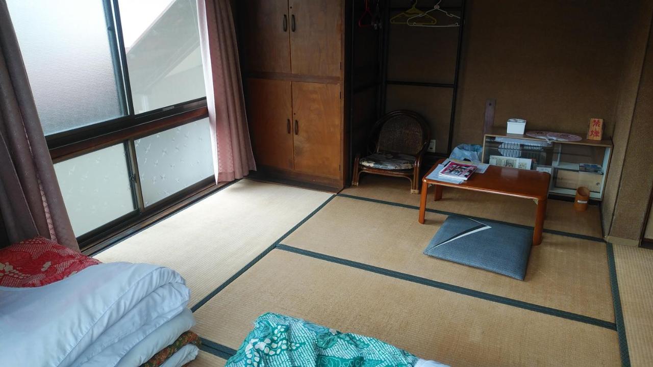 Single Bed in Male Dormitory Room with Shared Bathroom