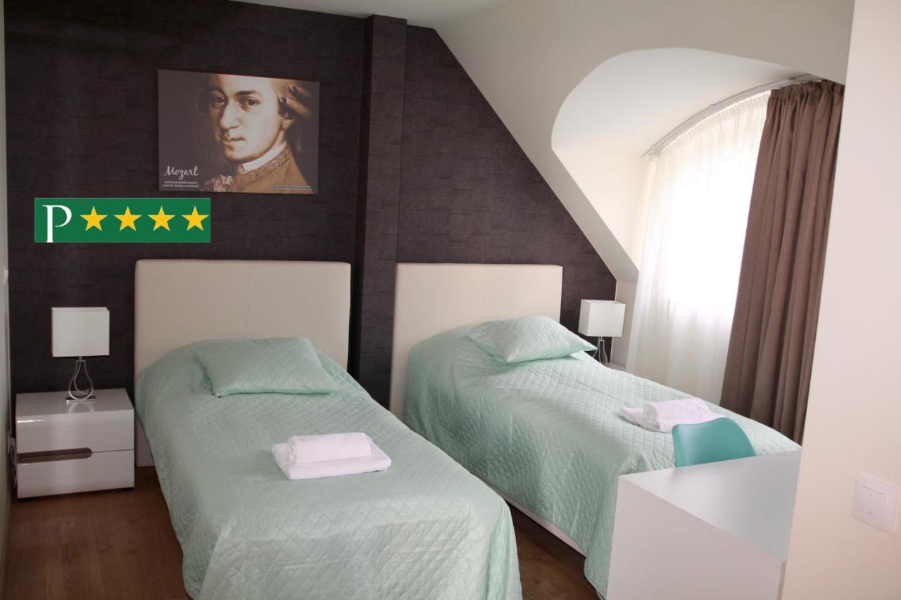 Tweepersoonskamer met 2 Aparte Bedden en Balkon