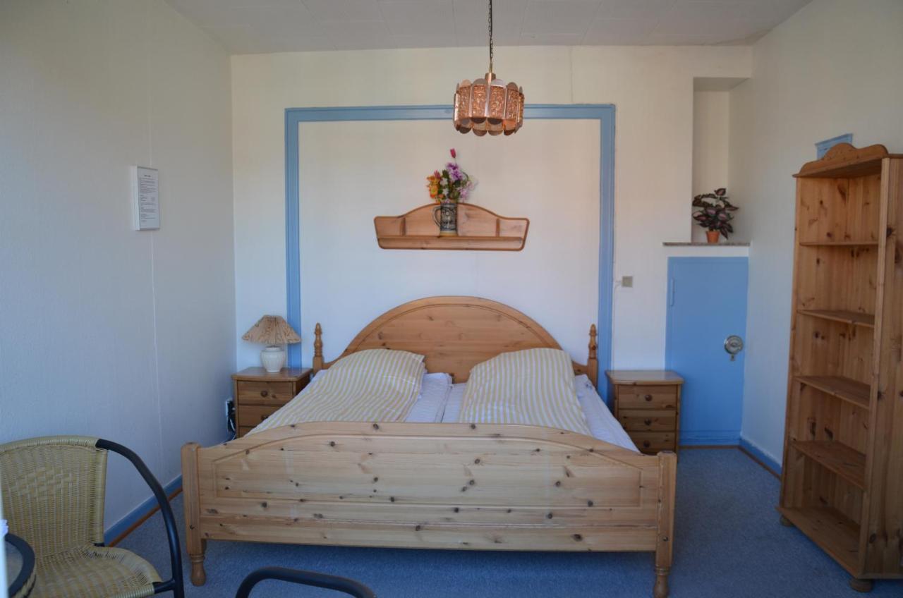 Habitación Doble Estándar con baño compartido (8)