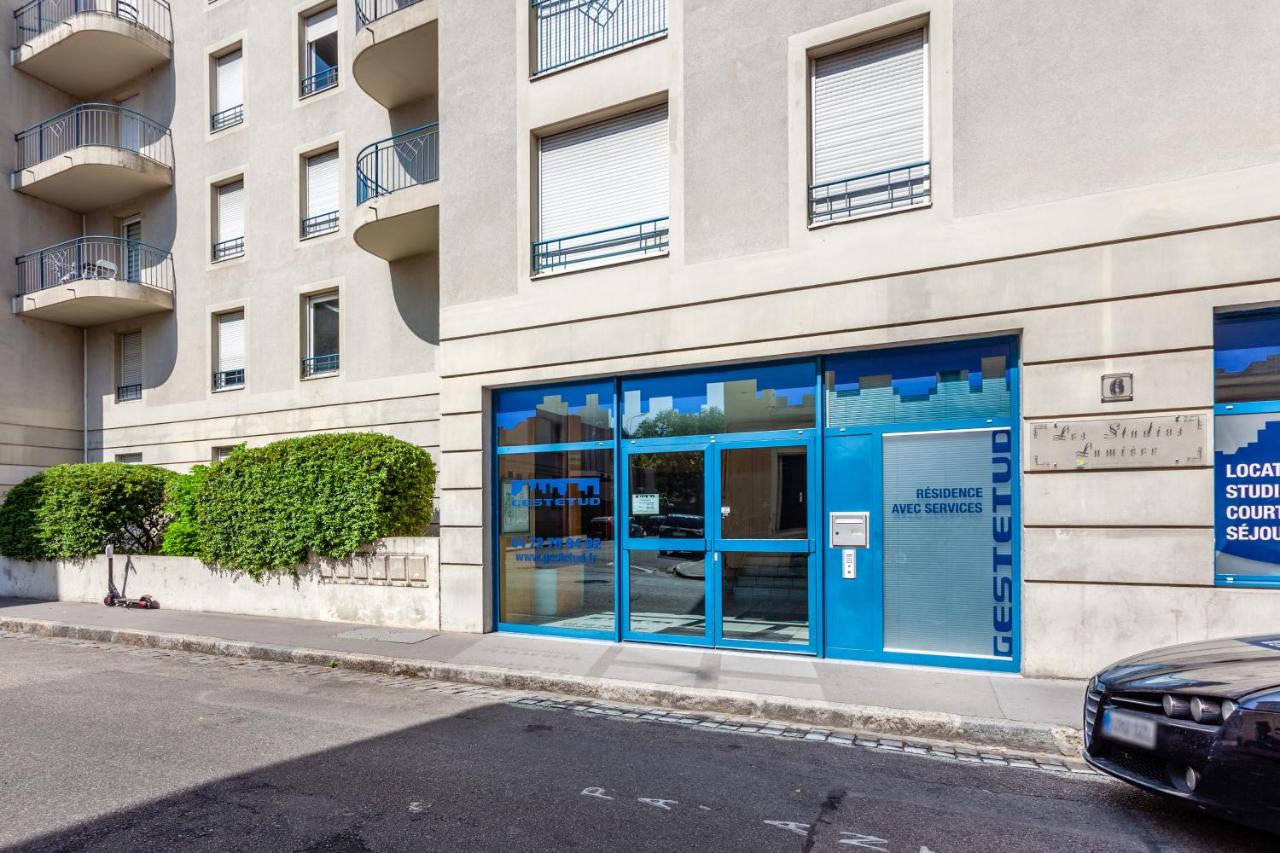 "Lumières",centre-ville, fonctionnel, cosy, au calme, avec espace de travail, faculté Lyon 3 - B&B