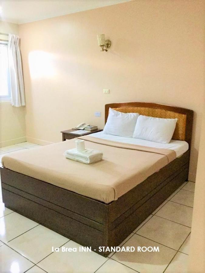 Habitación con cama grande