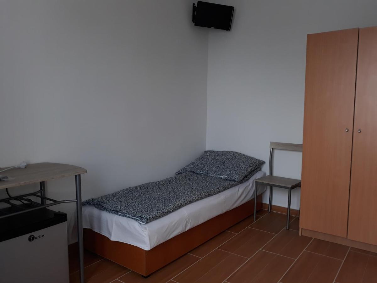 Dreibettzimmer mit eigenem externen Bad