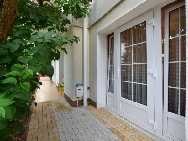 Camera Tripla Economy