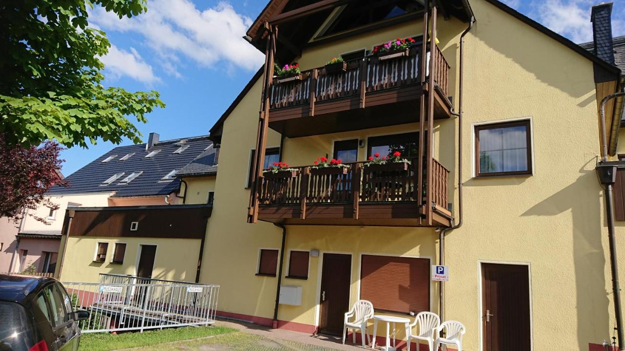 B&B Kurort Oberwiesenthal - Ferienwohnung Korn mit Tiefgarage und Skiraum - Bed and Breakfast Kurort Oberwiesenthal