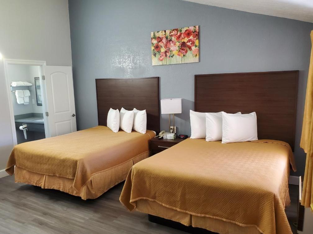 Double Room with Two Double Beds - Non-Smoking