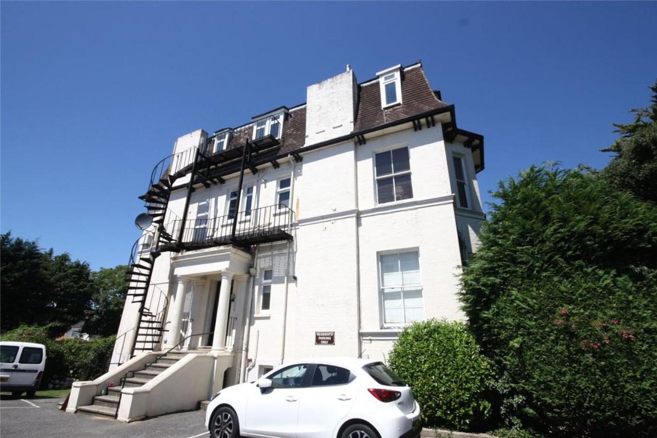 Bright 2 bedroom Apt - Great location - Free Parking - Ferienwohnung