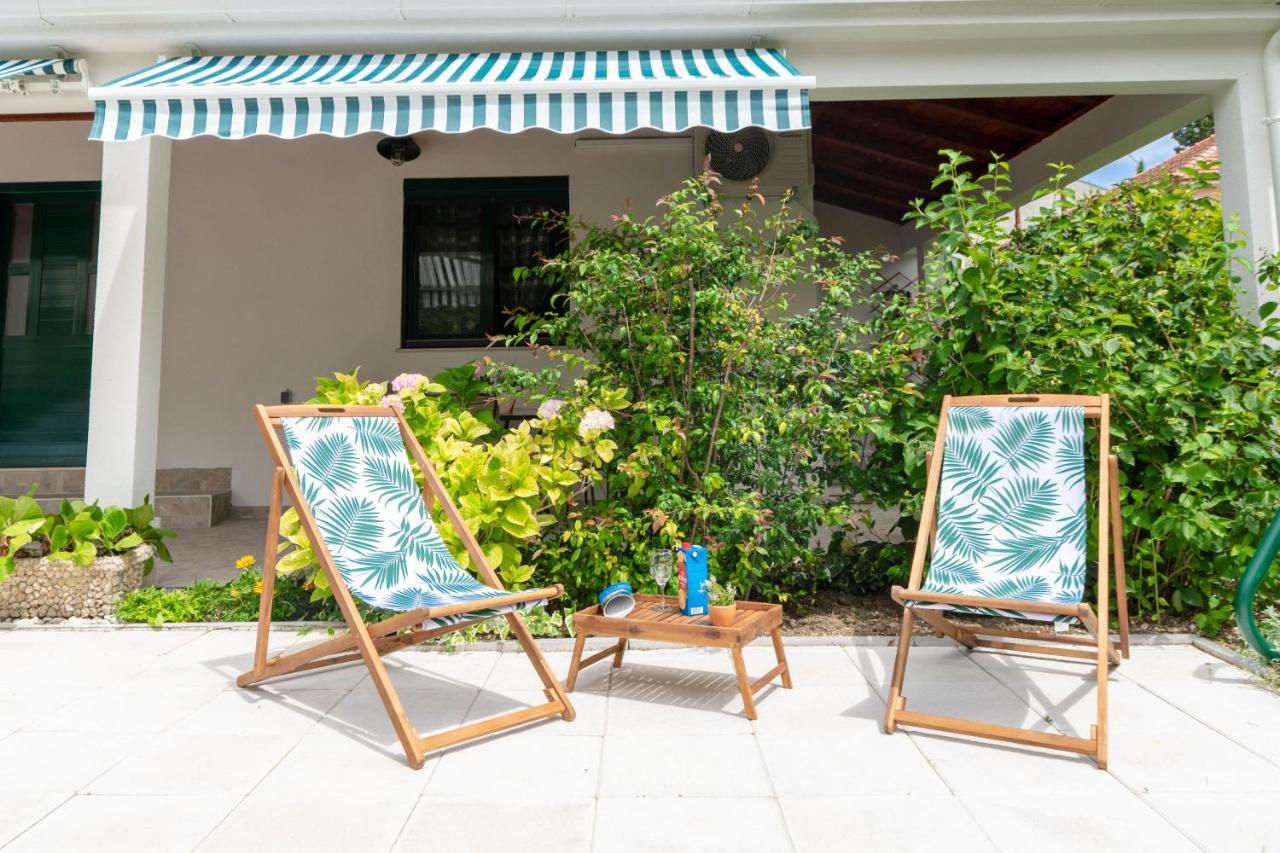 50 meters from the beach! Apartment Flower - Chambres d’hôtes