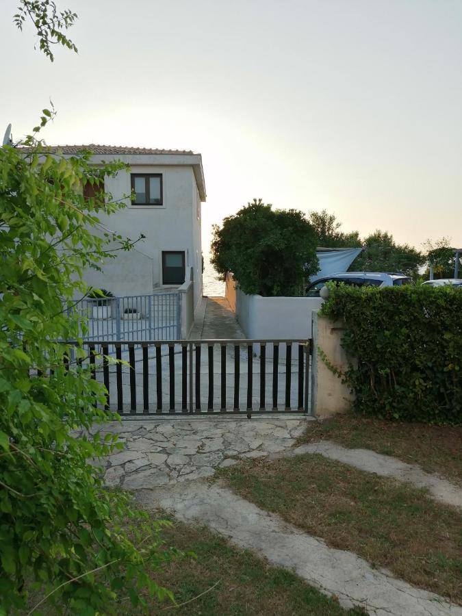 Apartmani Petra - B&B Vrsi