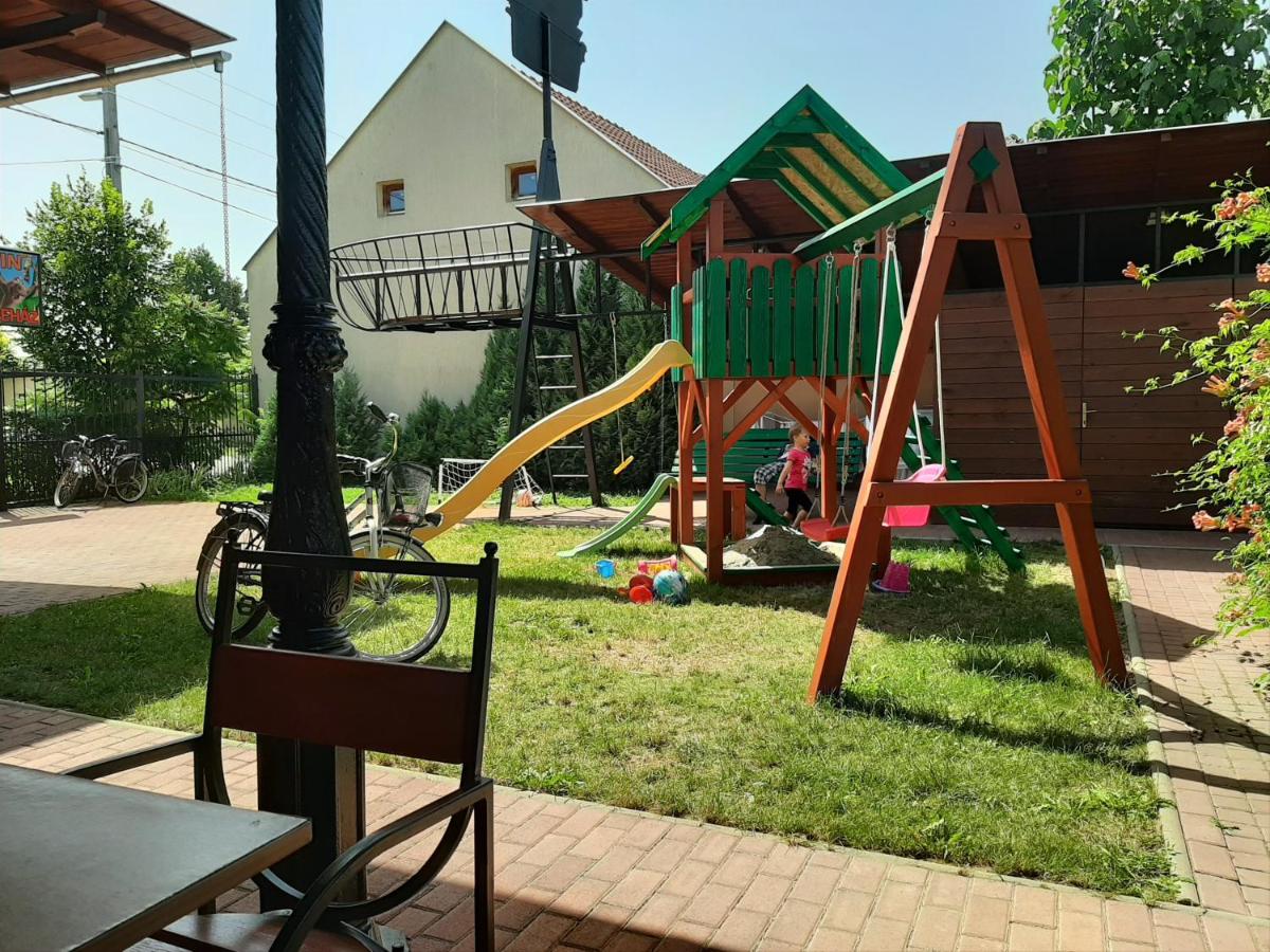 Gyulai Meseház Apartman - B&B