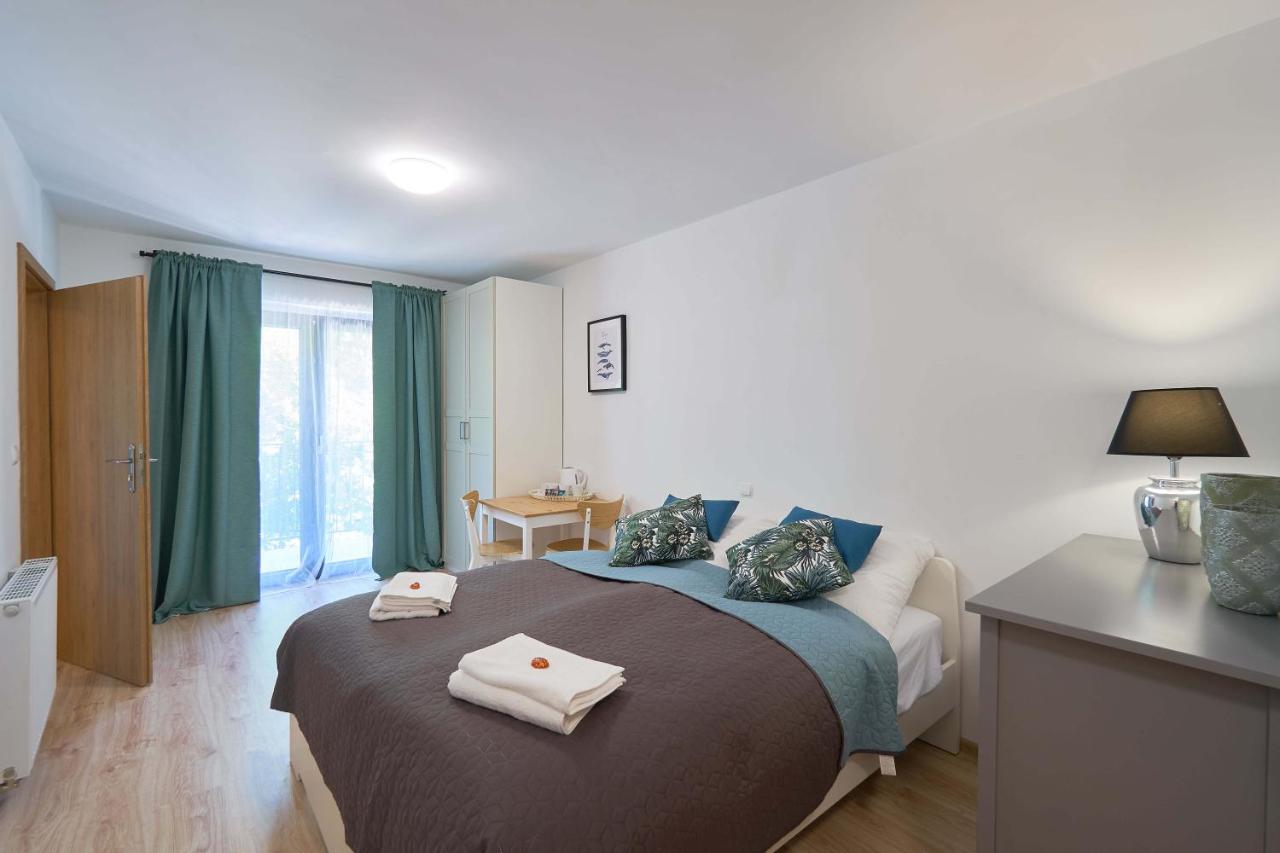 Studio mit Balkon