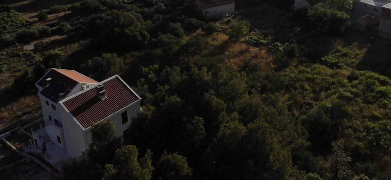 Vila Skrivena - B&B Žuljana