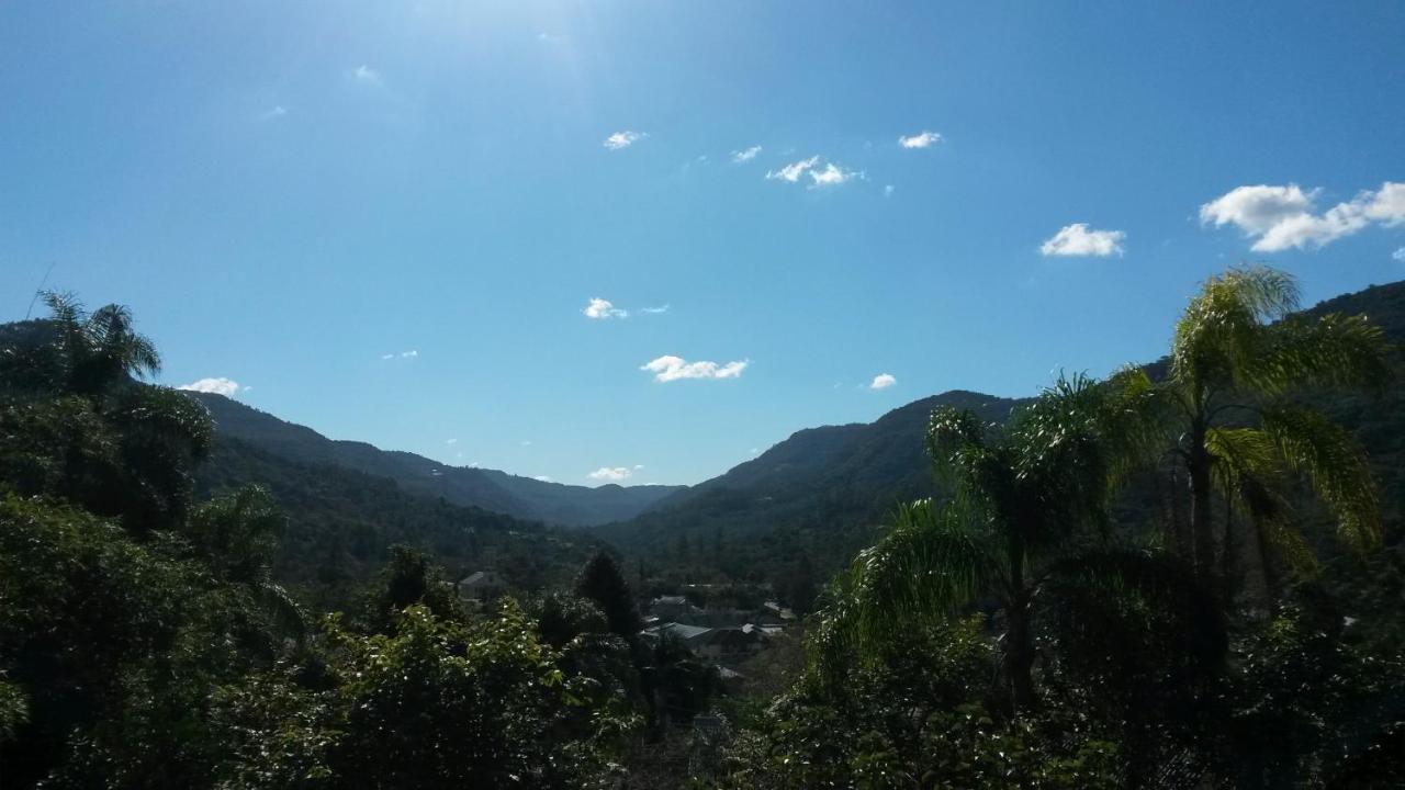 Suite - Vue sur Montagne