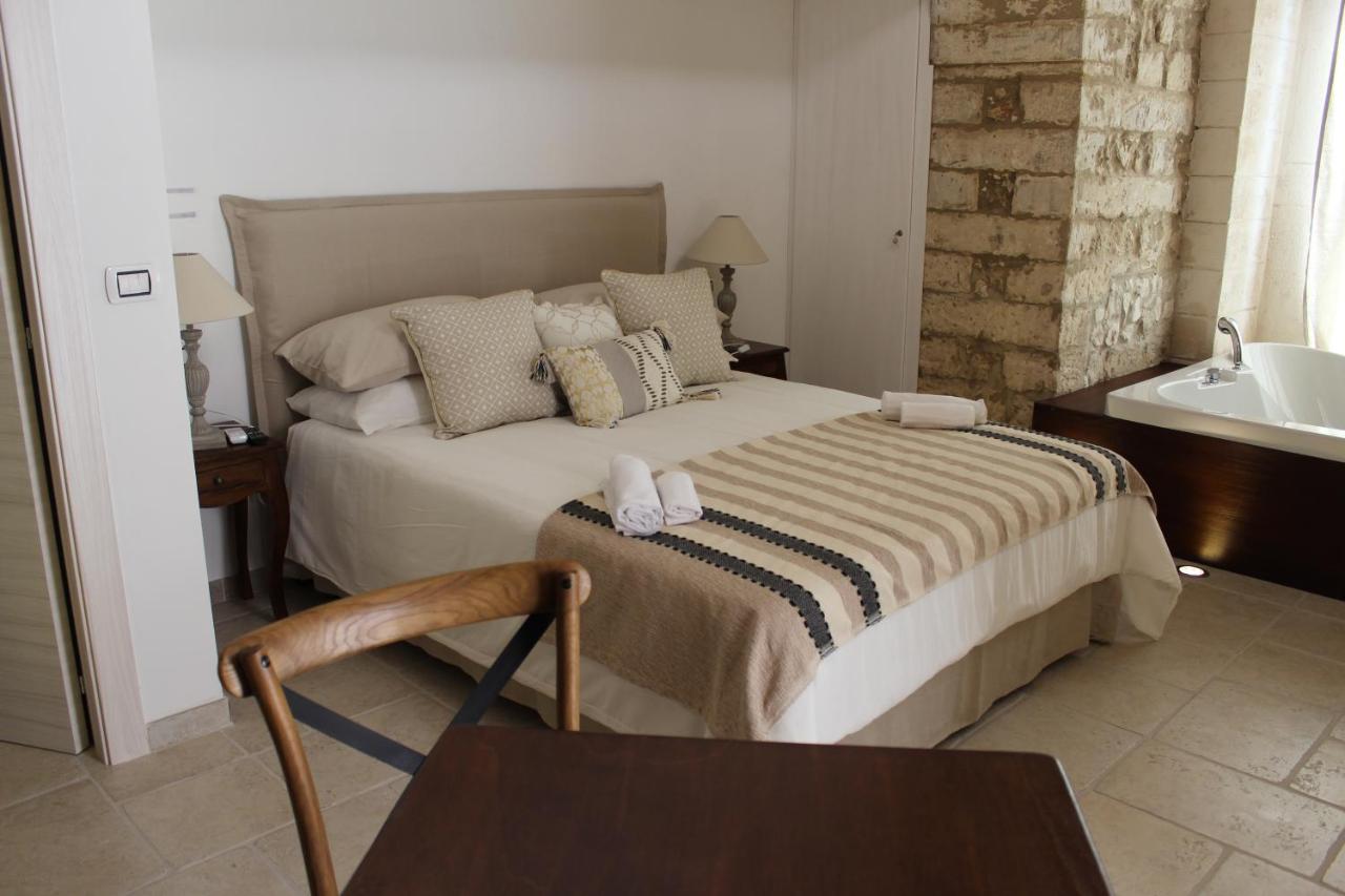 Deluxe Suite with Spa Bath