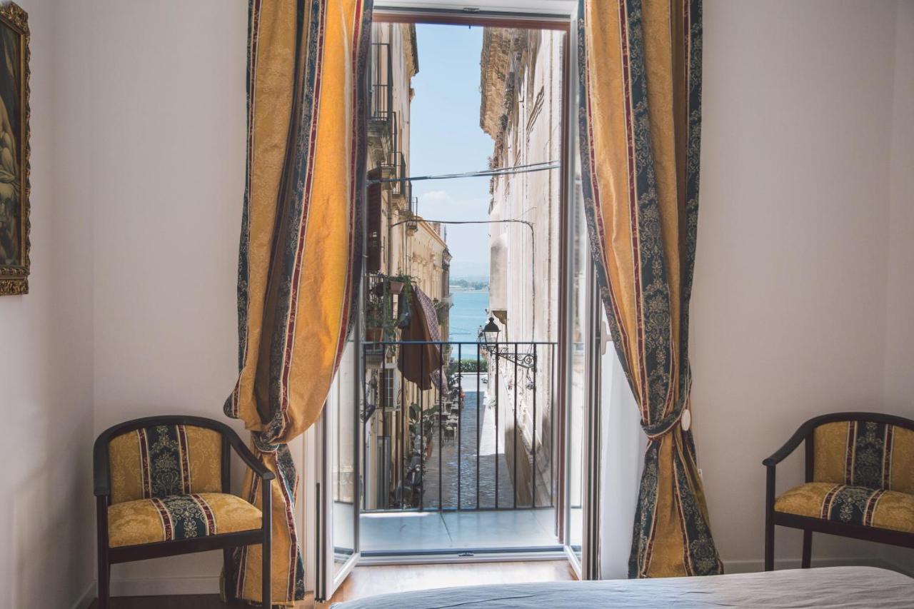 Suites of the Royal Council - Bed and Breakfast