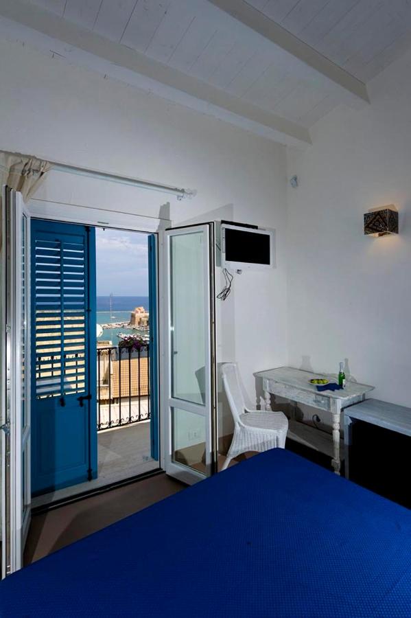 Double Room with Balcony and Sea View