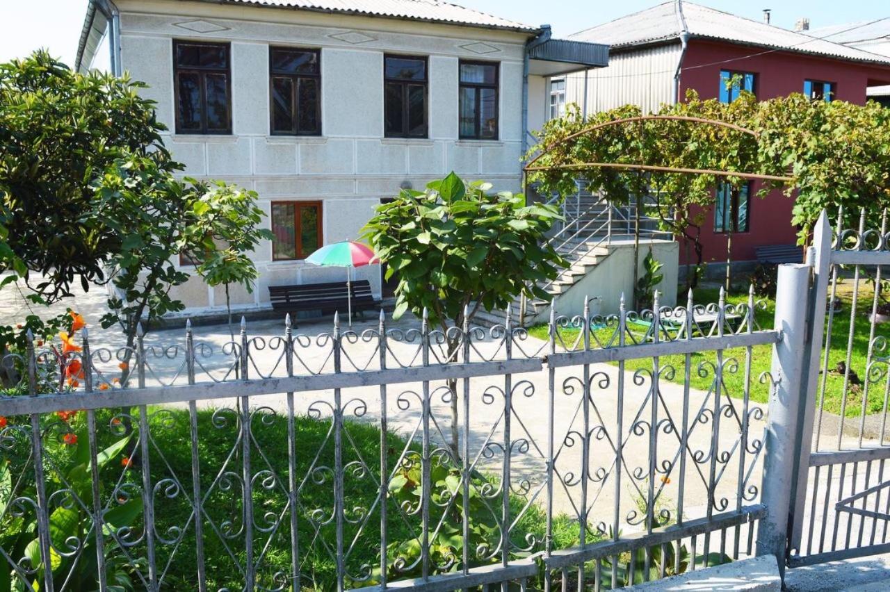 Guest House At Nino's - B&B