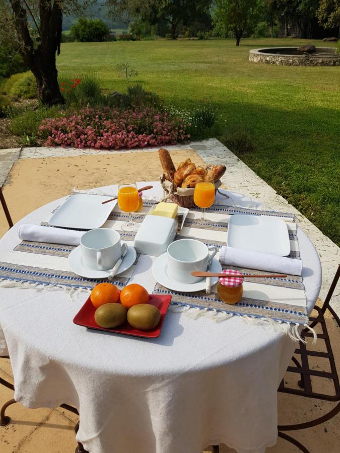 Les Néfliers chambre d'hôtes - B&B
