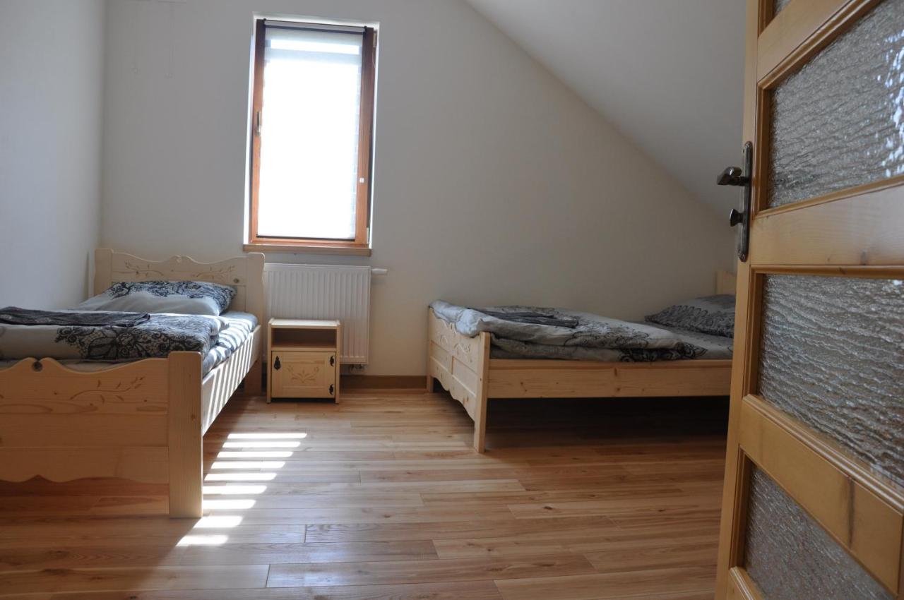 Vierbettzimmer mit Dusche