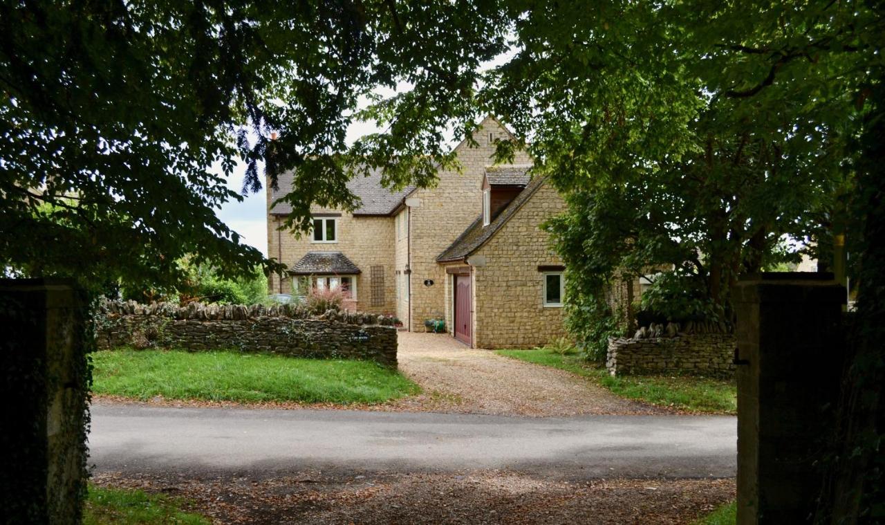 Two Hoots Bed and Breakfast - B&B
