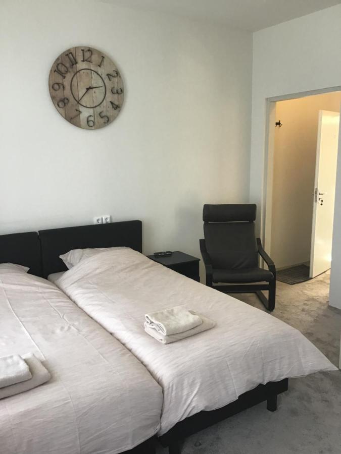 Doppel-/Zweibettzimmer mit Bad