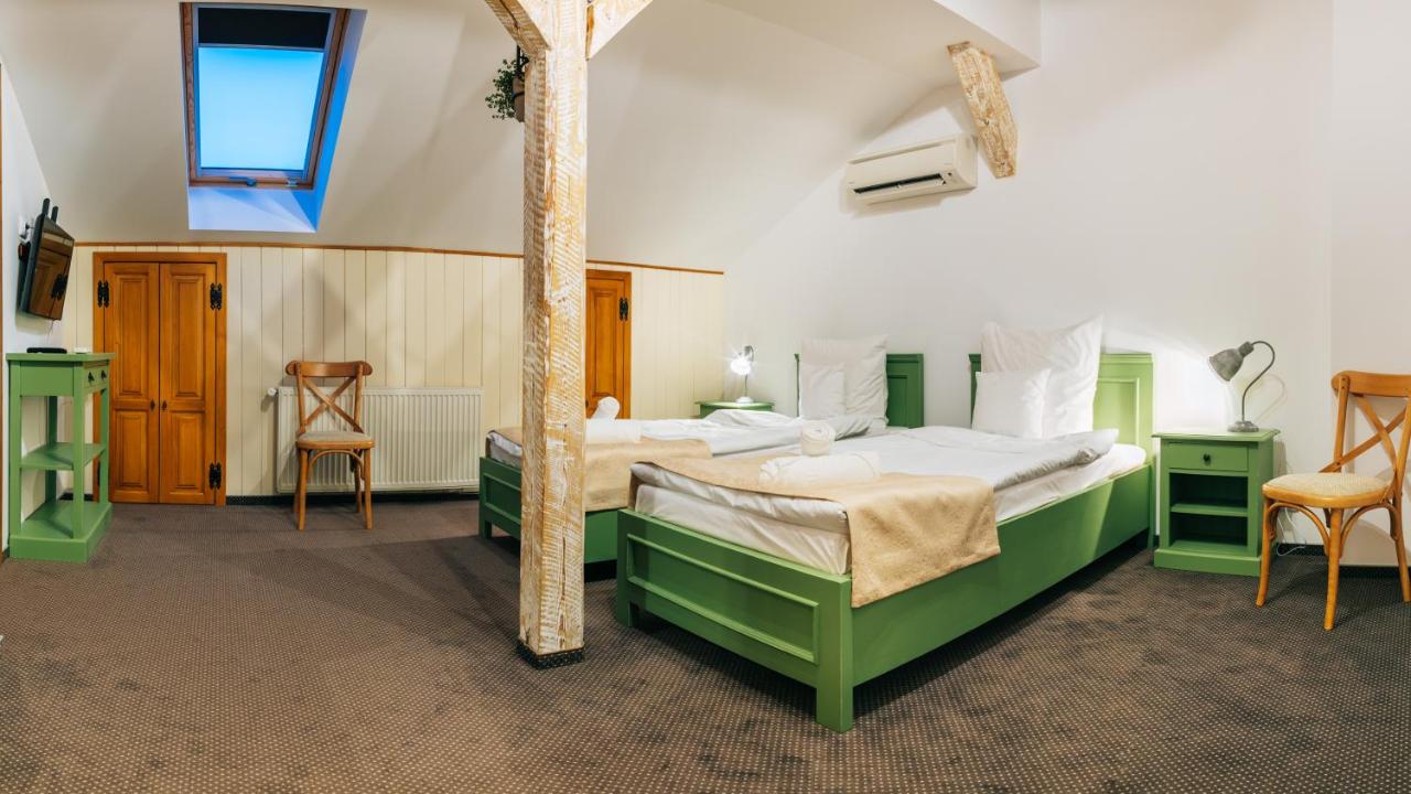 Petite Chambre Double ou Lits Jumeaux