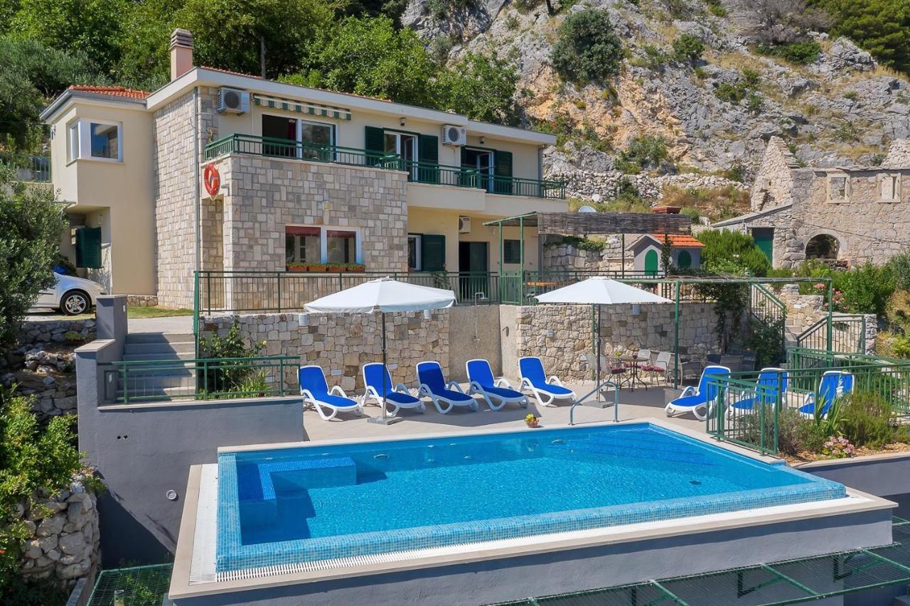 Villa Makar,heated pool,gym,grill,seaview - B&B