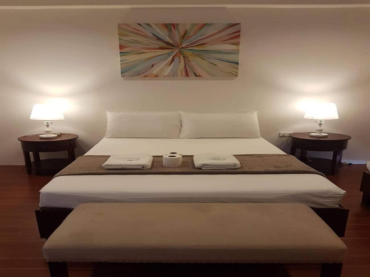 Deluxe Queen Suite