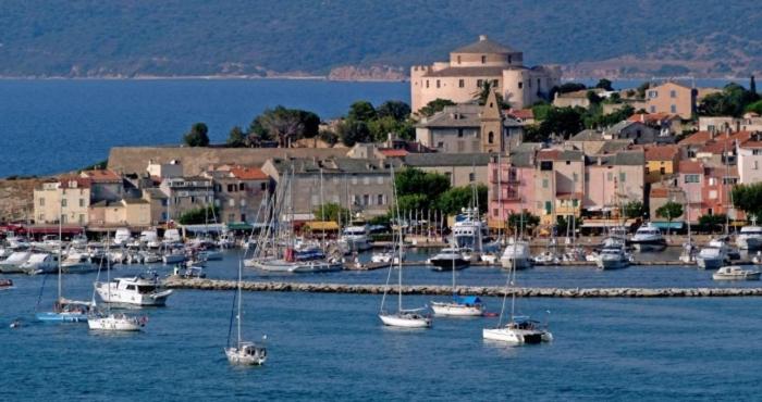 B&B Saint-Florent - Appartement plein centre Saint Florent face au port - Bed and Breakfast Saint-Florent